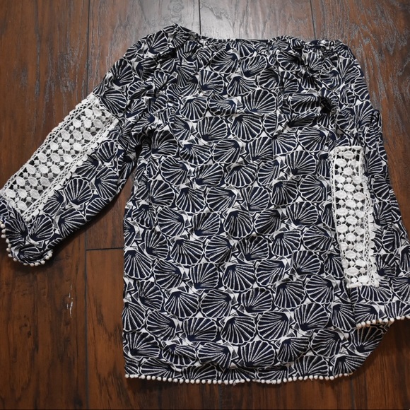 Crown and Ivy Seashell Lace peassnt Top 3/4 sleeve - Picture 4 of 4